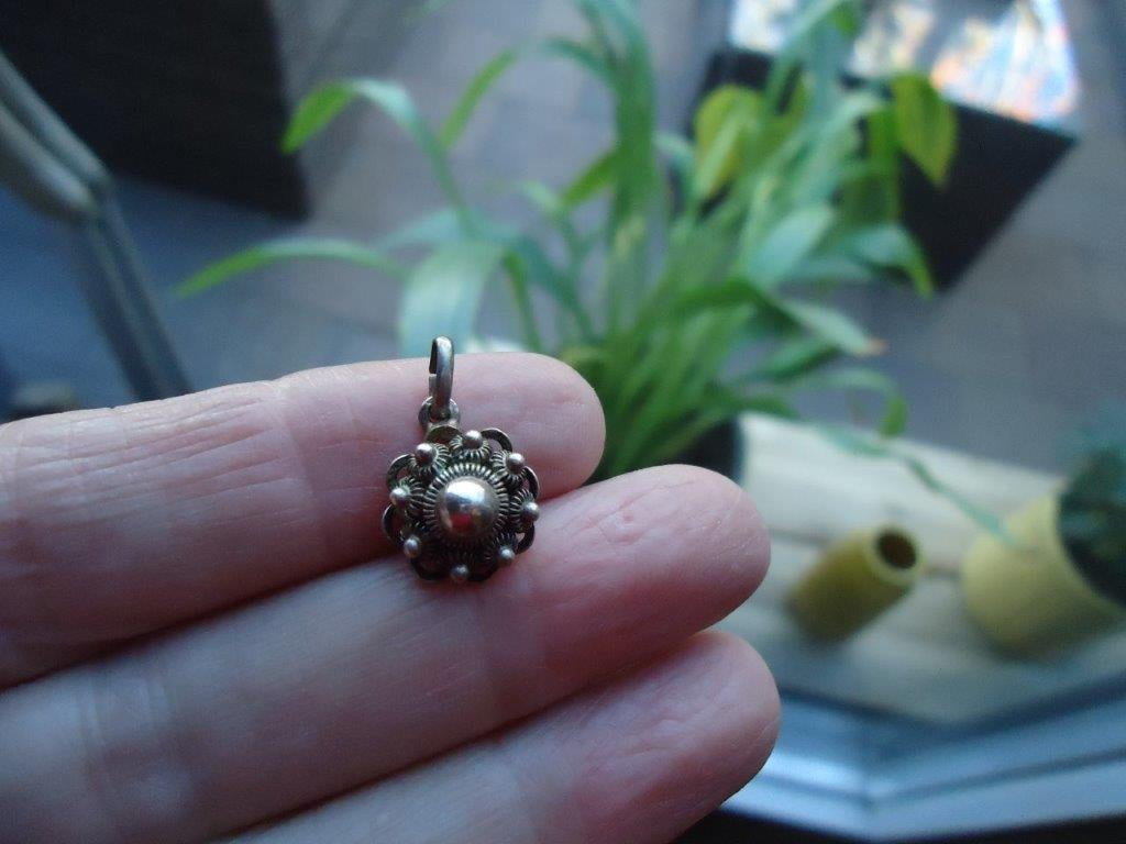 mooi echt zilveren hangertje zeeuws knopje, Ophalen of Verzenden, Zo goed als nieuw, Zilver, Zilver