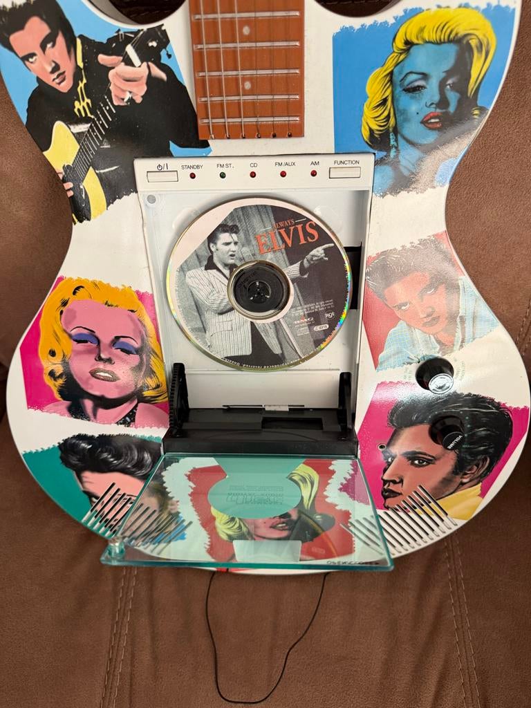 Elvis Presley gitaar met CD-speler en radio, Ophalen, Gebruikt, Solid body, Overige merken