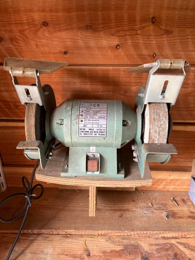 Kinzo werkbankslijpmachine, Doe-het-zelf en Verbouw, Ophalen, Gebruikt, Minder dan 700 watt, Werkbankslijpmachine