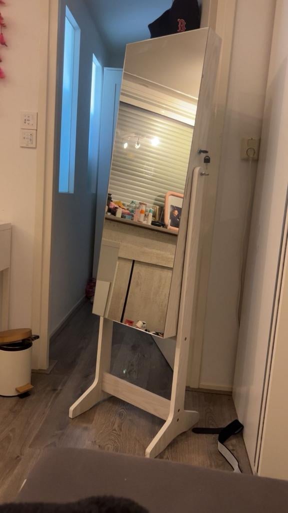 Passpiegel met sieradenkast - Zo goed als nieuw, Huis en Inrichting, Minder dan 50 cm, Ophalen of Verzenden, Zo goed als nieuw
