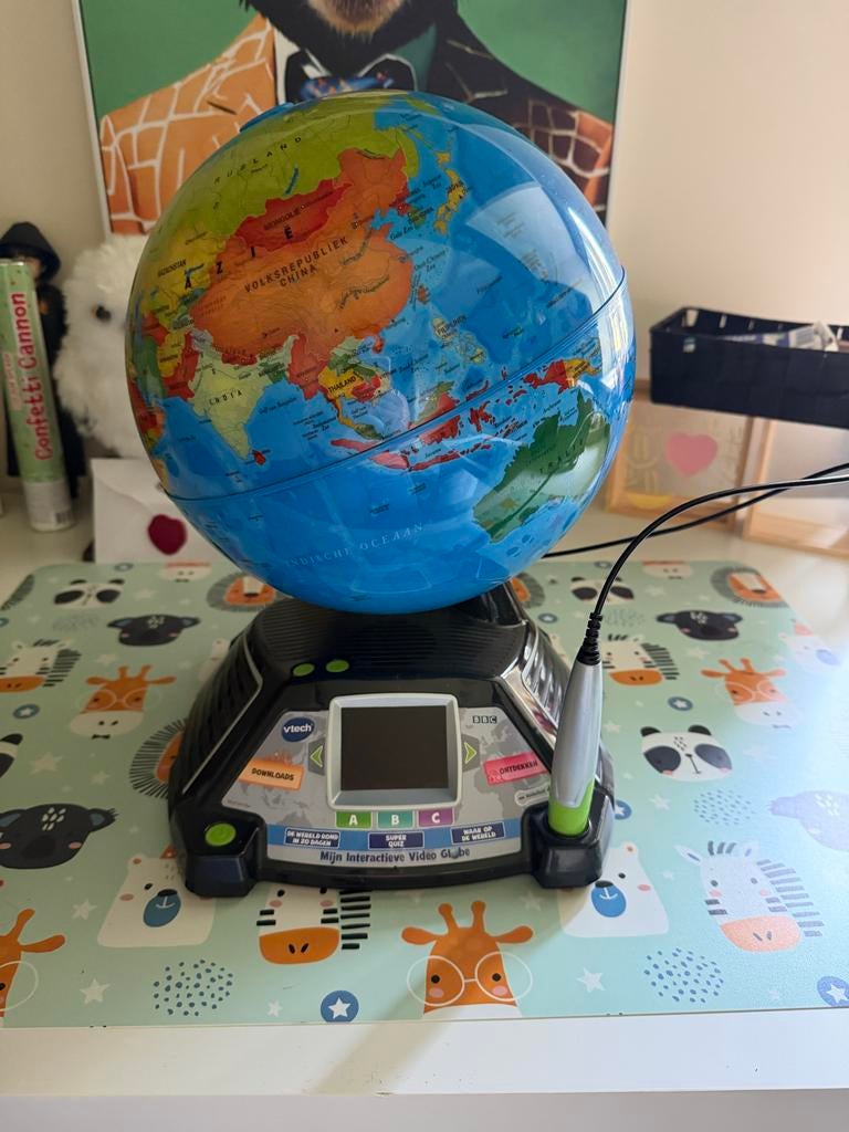 Education Clementoni - Interactieve Wereldbol - Wereldbol met Verlichting - Educatief Speelgoed - 7-12 Jaar