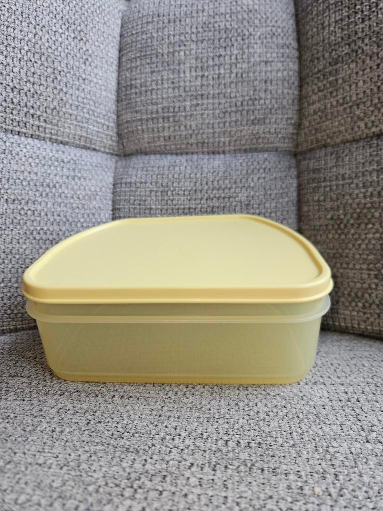 Tupperware Vleeswaren Doosje Half-Hoog voor Worst/Kaas, Ophalen of Verzenden, Zo goed als nieuw, Geel, Bus of Trommel