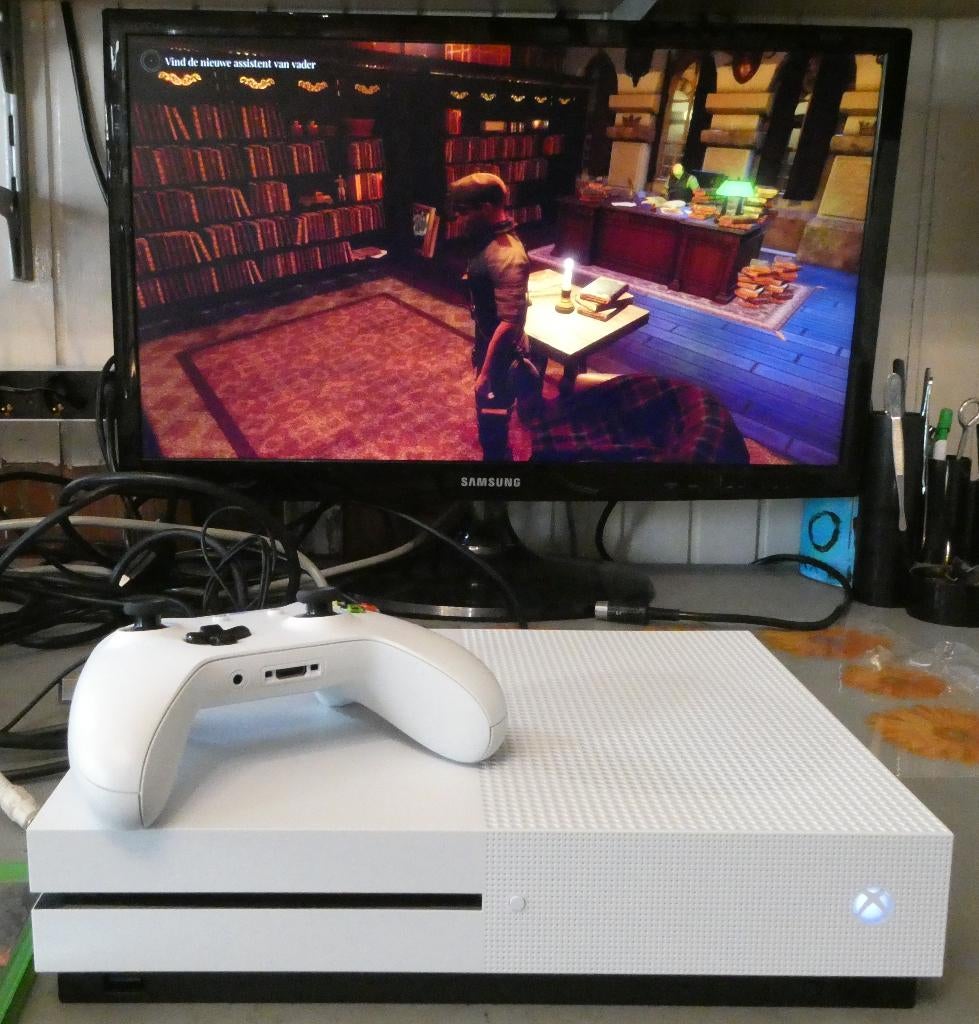 Xbox One S 1 tb + Games, Xbox One S, Ophalen of Verzenden, Zo goed als nieuw, Met harde schijf