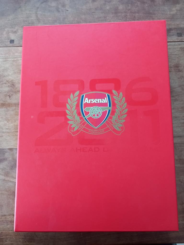 Arsenal 125 years anniversairy leden box, Groter dan maat XL, Ophalen of Verzenden, Gebruikt, Overige typen