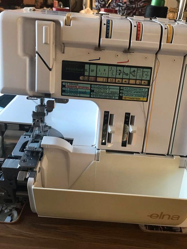 Elna 704dex lockmachine - Zeer goede staat, compleet, Hobby en Vrije tijd, Naaimachines en Toebehoren, Zo goed als nieuw, Lockmachine