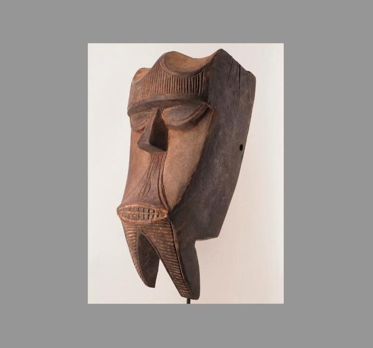 Afrikaans tribale kunst, Houten masker (251124-03), Antiek en Kunst, Kunst | Beelden en Houtsnijwerken, Ophalen of Verzenden