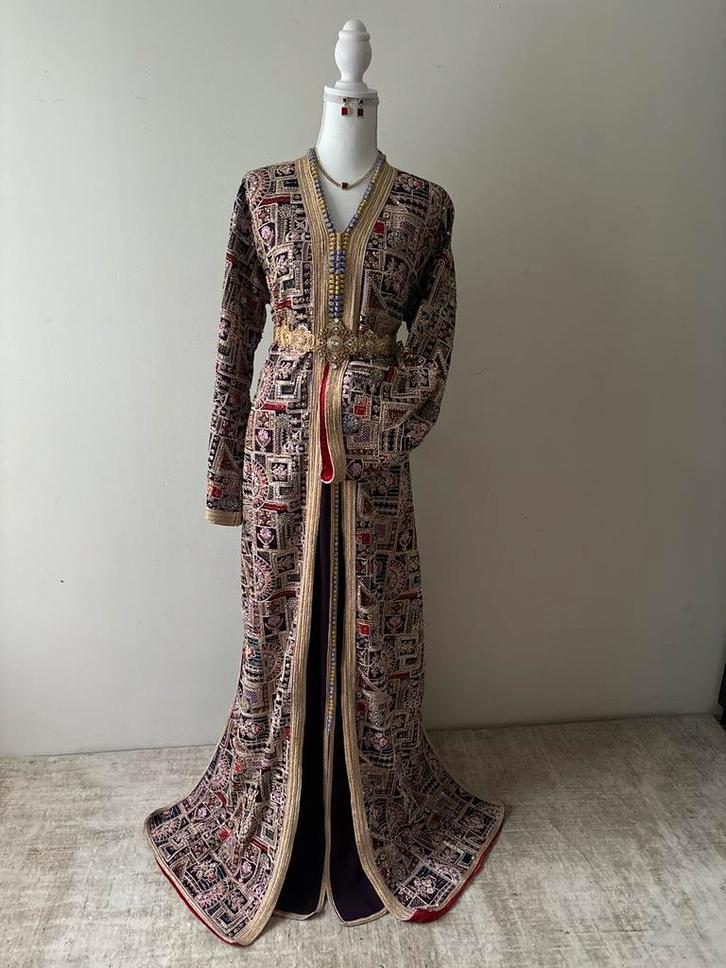 Takchita te HUUR, Kleding | Dames, Gelegenheidskleding, Zo goed als nieuw, Overige typen, Maat 46/48 (XL) of groter, Ophalen