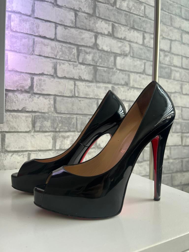 Christian Louboutin Hakken, Kleding | Dames, Schoenen, Ophalen of Verzenden, Zo goed als nieuw, Zwart, Sneakers of Gympen