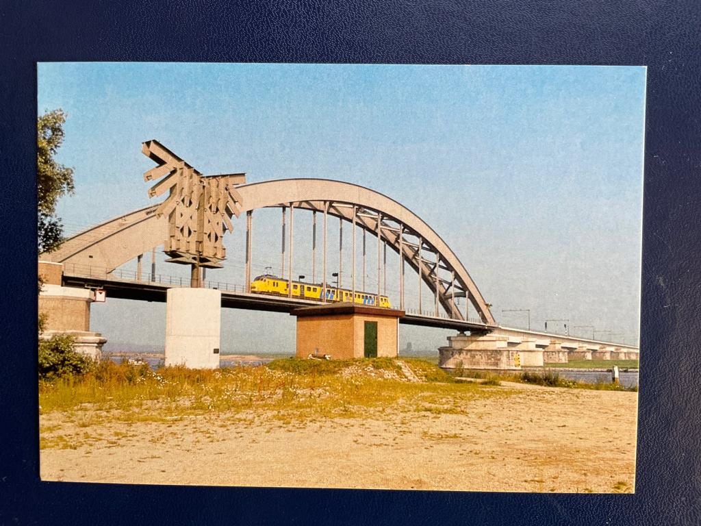 ansichtkaart van Culemborg, Spoorbrug met Monument., Verzamelen, Ansichtkaarten | Nederland, Verzenden, 1960 tot 1980, Gelderland