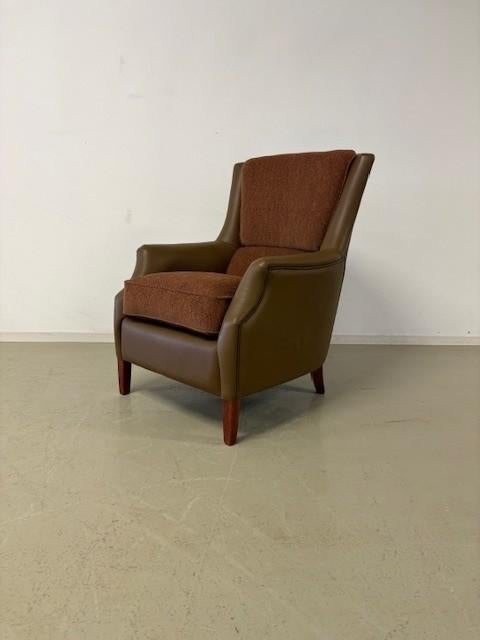 Engelse fauteuil in stof en leer van Jeantique, Huis en Inrichting, Fauteuils, Ophalen, Gebruikt, 75 tot 100 cm, Engels / Klassiek / Ambachtelijk