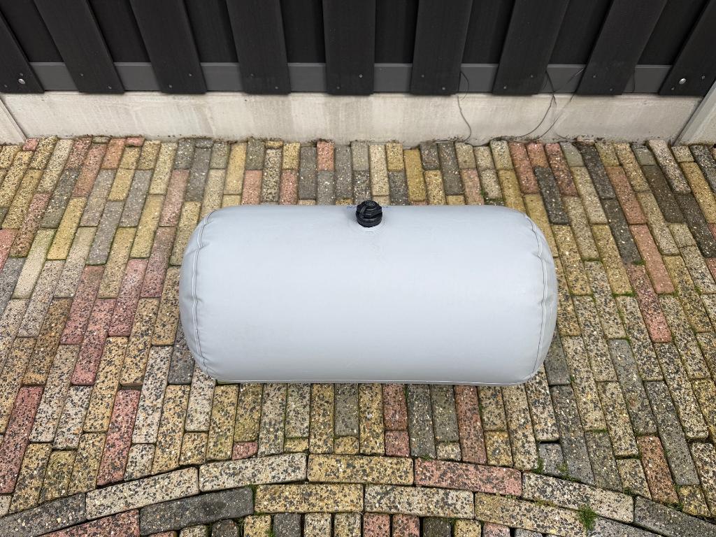 Narwhal zitrol opblaas zitkussen voor rubberboot 62 x Ø 30cm, Watersport en Boten, Ophalen of Verzenden, Gebruikt, Overige typen