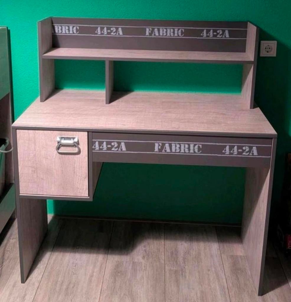 Parisot fabric stoer industrieel bureau, Ophalen, Zo goed als nieuw