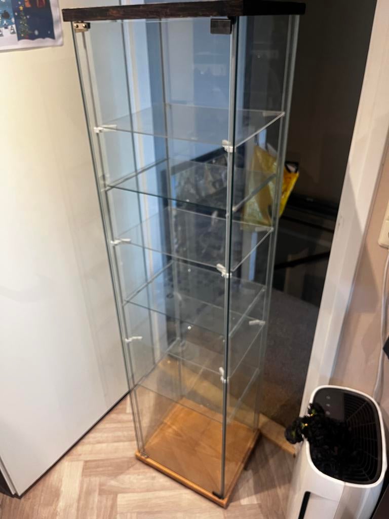 Ikea Detolf vitrinekast, Huis en Inrichting, Kasten | Vitrinekasten, Ophalen, Minder dan 50 cm, Gebruikt, Glas