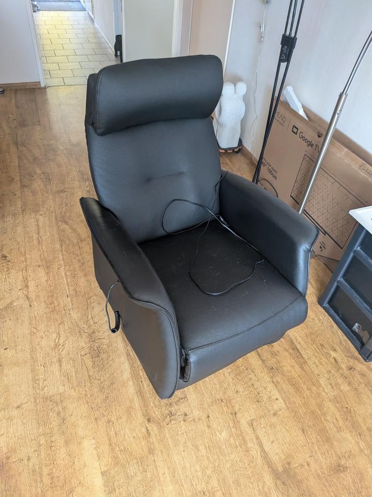 2 elektrische stoelen, Ophalen, Zo goed als nieuw, Zwart, Twee