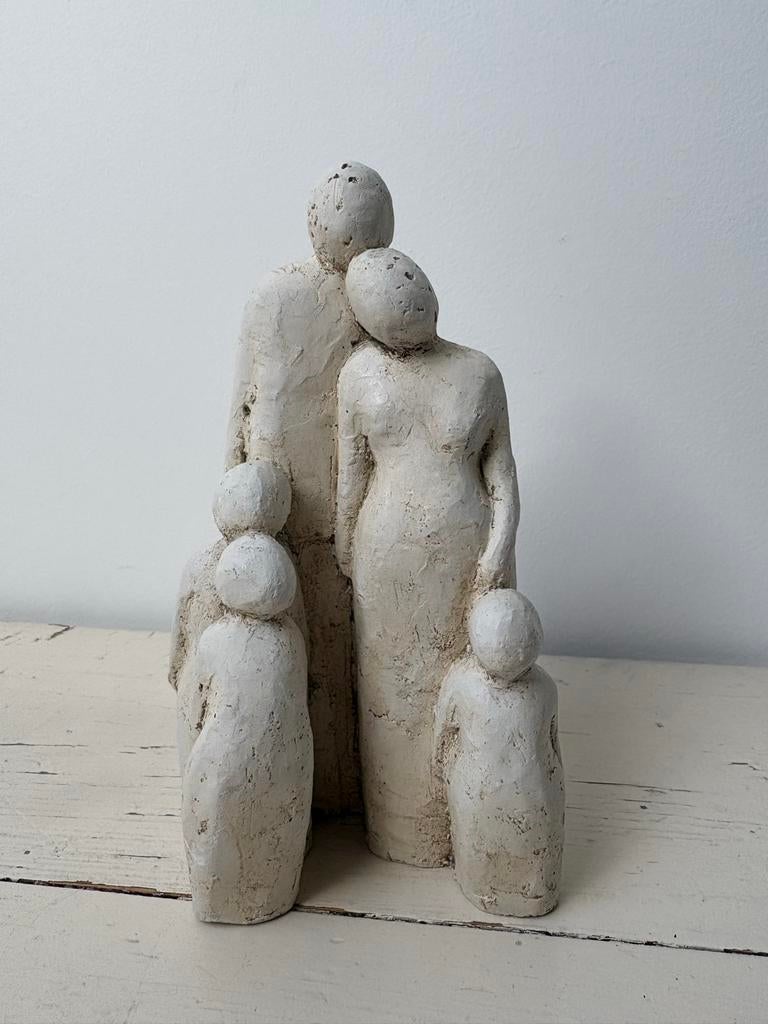 Stenen beeld van een gezin met 3 kinderen, Verzamelen, Beelden en Beeldjes, Ophalen of Verzenden, Zo goed als nieuw, Mens