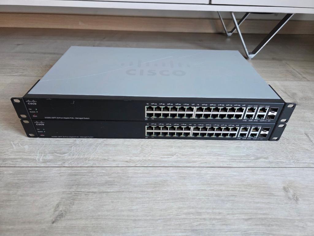 :2x Cisco G300-28PP 28-port Gigabit PoE+ Managed Switch, Computers en Software, Netwerk switches, Ophalen of Verzenden, Gebruikt