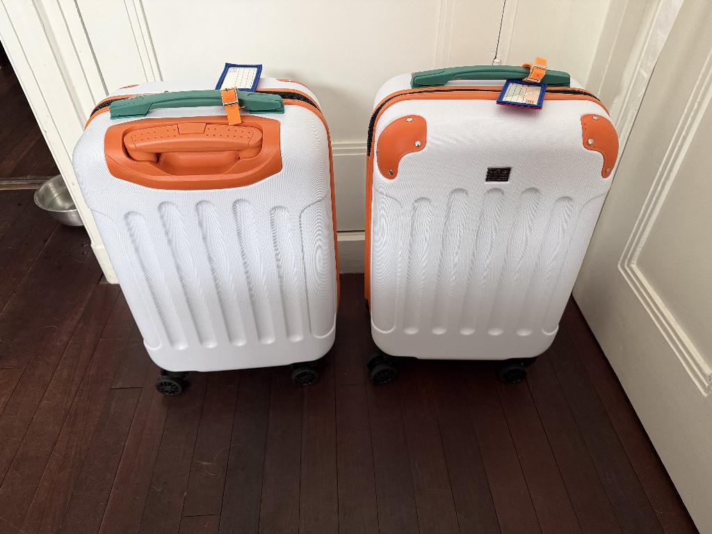 2 compacte reiskoffers, Sieraden, Tassen en Uiterlijk, Koffers, Wieltjes, Hard kunststof, Nieuw, Minder dan 50 cm