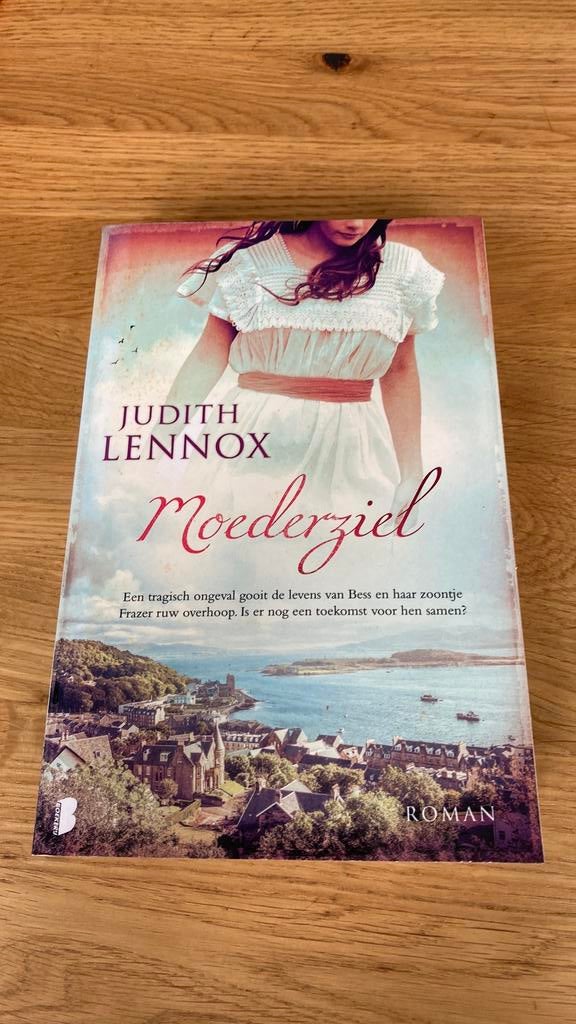 Moederziel - Judith Lennox, Ophalen of Verzenden, Zo goed als nieuw