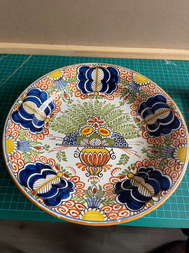 Pauwenbord of vaas met bloemen., Antiek en Kunst, Ophalen of Verzenden