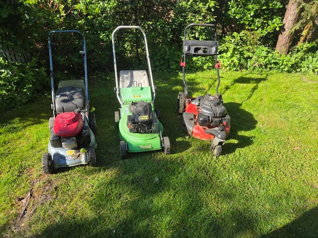 3 grasmaaiers: Viking, Honda en Chinees - lopen allemaal, Cirkelmaaier, Gebruikt, Ophalen of Verzenden, Benzine-grasmaaier