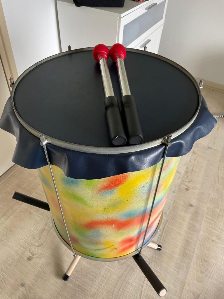 Surdo 18 inch + mooie draagtas+beaters+ Nieuwe standaard, Muziek en Instrumenten, Standaards, Ophalen, Gebruikt, Overige instrumenten