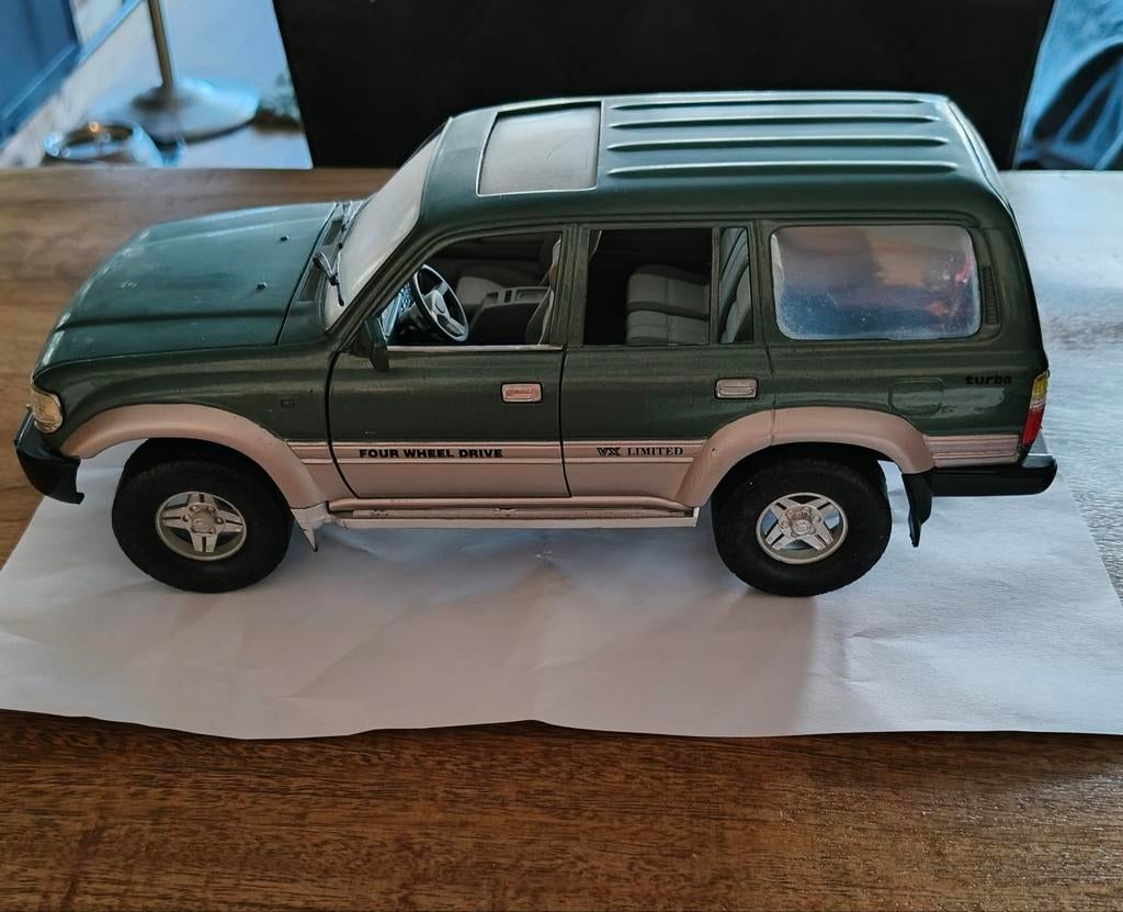 Groene modelauto Toyota Land Cruiser VX Limited, Hobby en Vrije tijd, Ophalen, Auto
