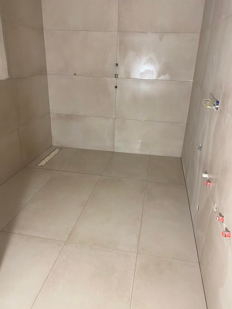 Tegelzetter specialist in grote regels , ook bij SPOED, Ophalen of Verzenden, Zo goed als nieuw