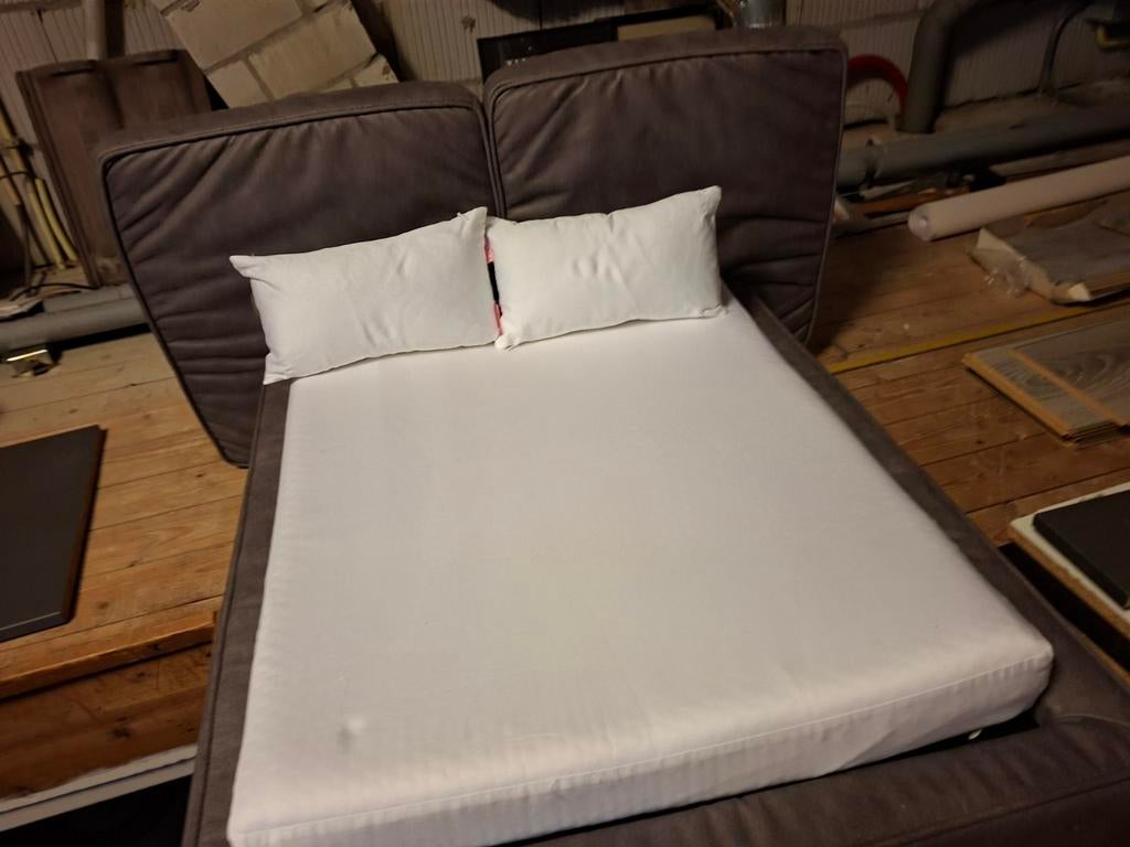 Boxspring voor hond  heeft paar keer opgelegen, Ophalen, Zo goed als nieuw
