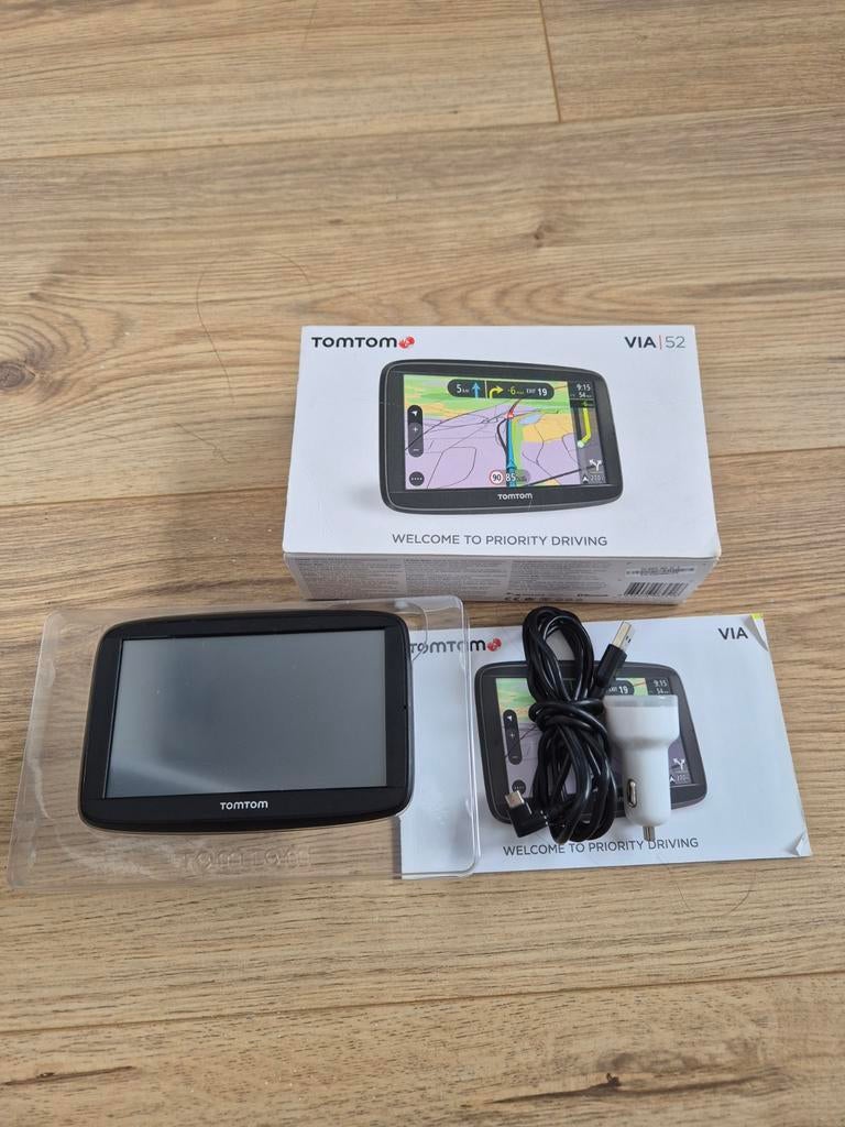 TomTom VIA 52 met nieuwste Europa kaart van 2026, Auto diversen, Autonavigatie, Ophalen of Verzenden