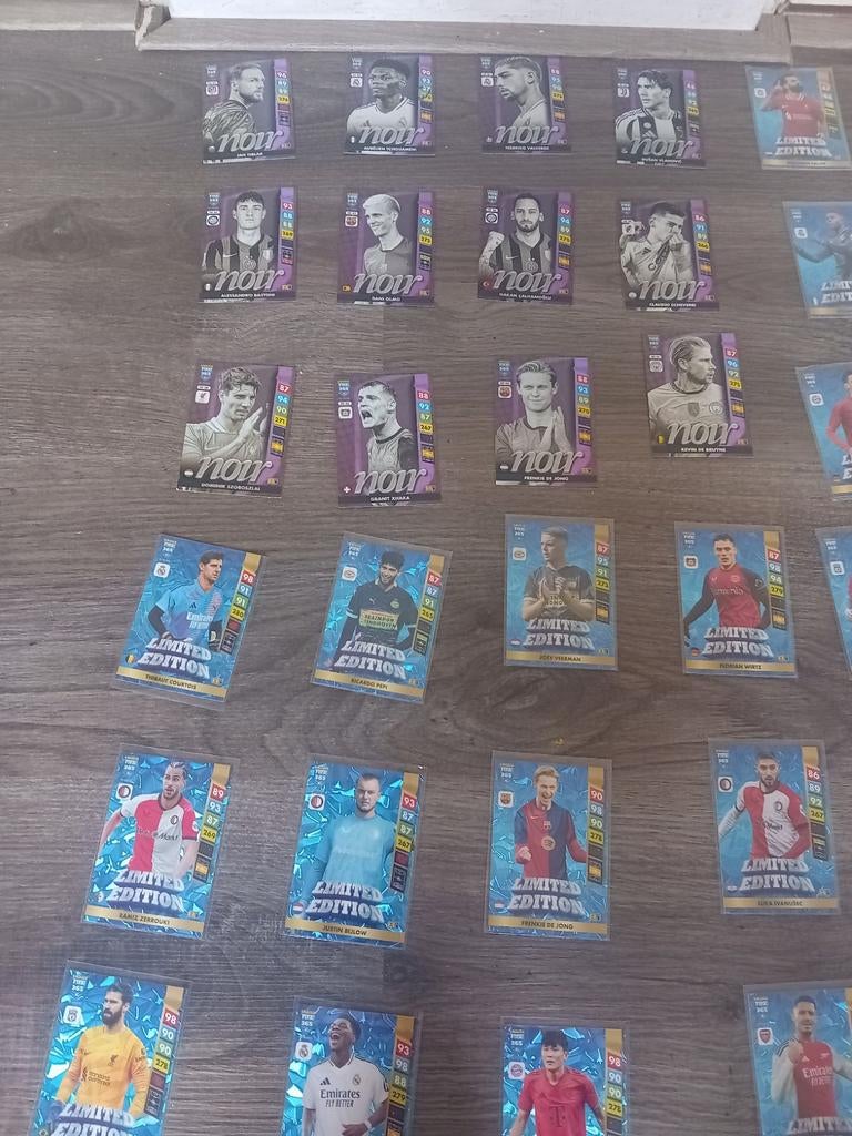 Panini voetbalkaarten - Limited Edition en Nour, Ophalen of Verzenden, Gebruikt, Overige sporten, Spelerskaart