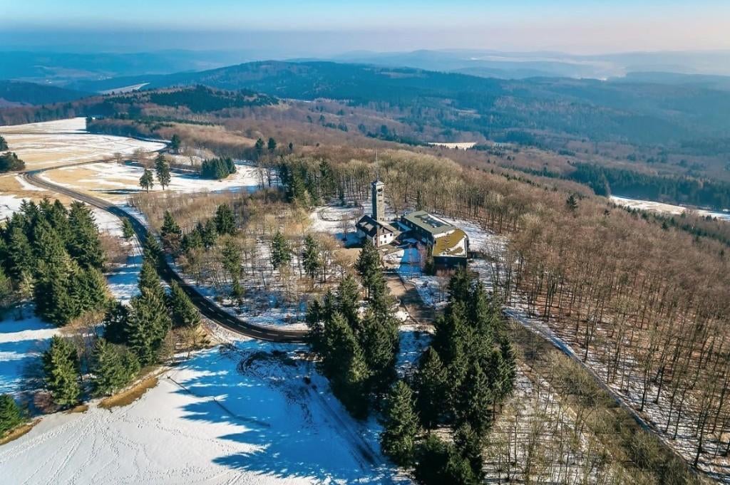 Hotel Duitsland, Zakelijke goederen, Exploitaties en Overnames