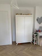 Mooie stevige kledingkast kinderkamer, kleur: wit, Ophalen, Met deur(en), 100 tot 150 cm, Zo goed als nieuw