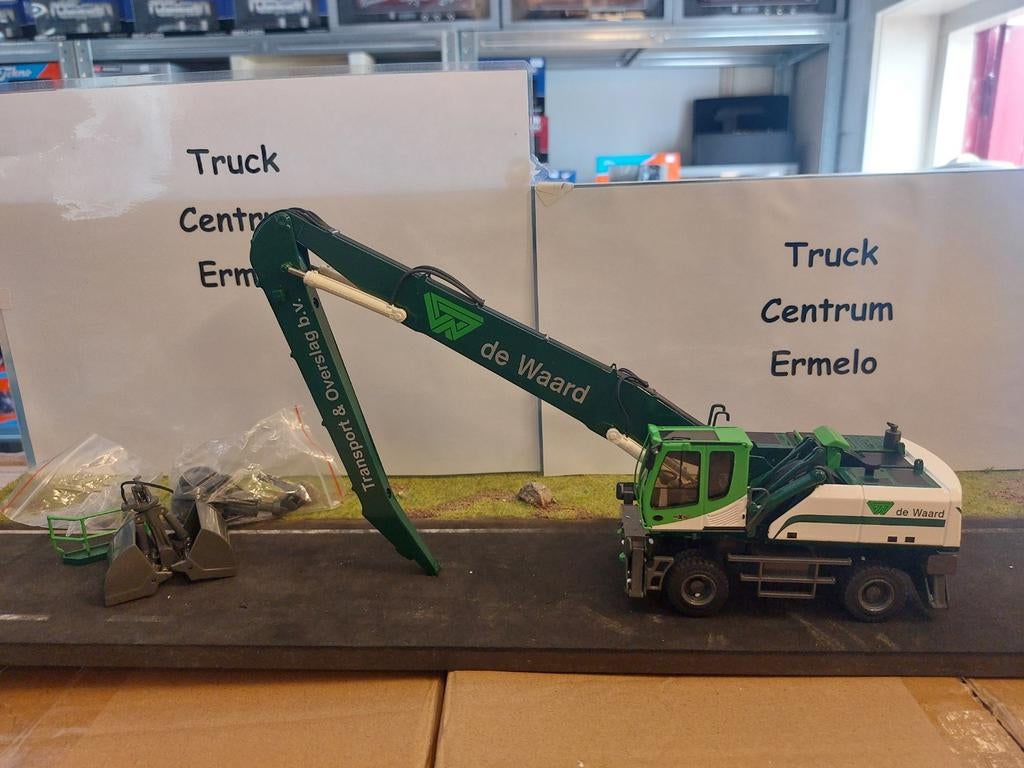 de Waard
Sennebogen 835M
Umschlagbagger
Merk nzg
Kom je zeld, Hobby en Vrije tijd, Modelauto's | 1:50, Ophalen of Verzenden, Hijskraan, Tractor of Landbouw