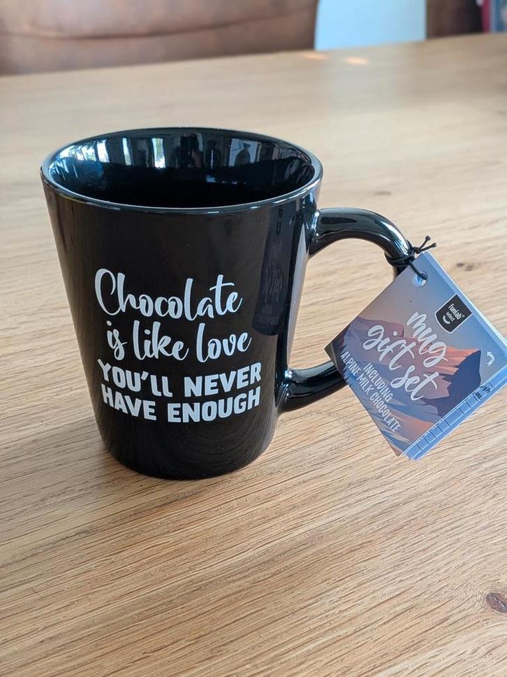 Mok 'Chocolate is like love you'll never have enough', Huis en Inrichting, Keuken | Servies, Nieuw, Kop(pen) en/of Schotel(s)
