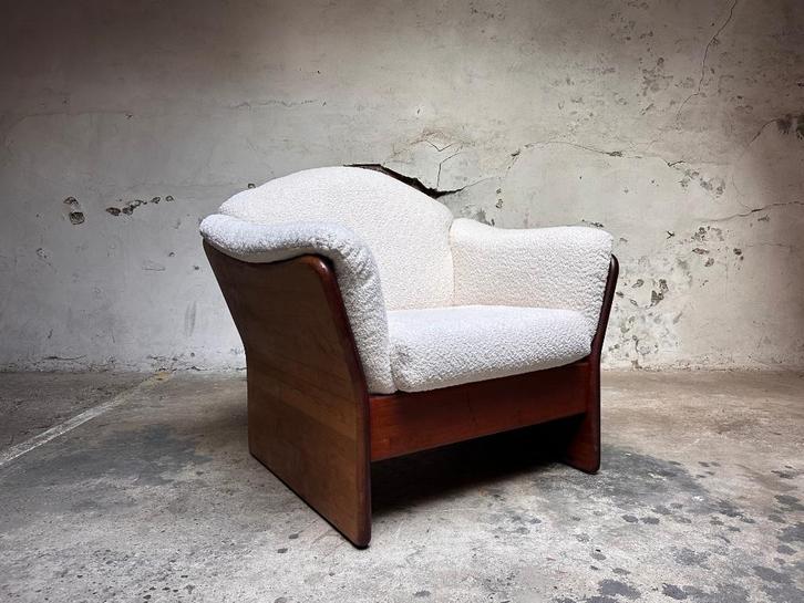 Vintage Brutalistische loungefauteuil, Huis en Inrichting, Fauteuils, Zo goed als nieuw, Hout, Stof, Minder dan 50 cm, 75 tot 100 cm