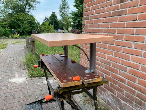 Bureau verhoging, Huis en Inrichting, Bureaus, Gebruikt, Bureau, Ophalen