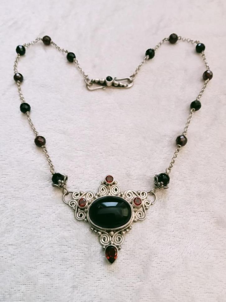 Mooi Handgemaakt Zilveren Collier - Granaten en Zwarte Onix, Sieraden, Tassen en Uiterlijk, Antieke sieraden, Ketting, Zilver
