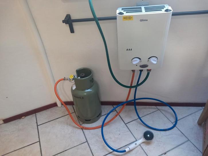 Qlima gas geiser campinggeiser, draagbare geiser, Doe-het-zelf en Verbouw, Geisers en Boilers, Gebruikt, Geiser, Propaan of Butaan