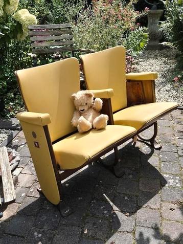 Retro bioscoopstoelen..  mooie staat beschikbaar voor biedingen