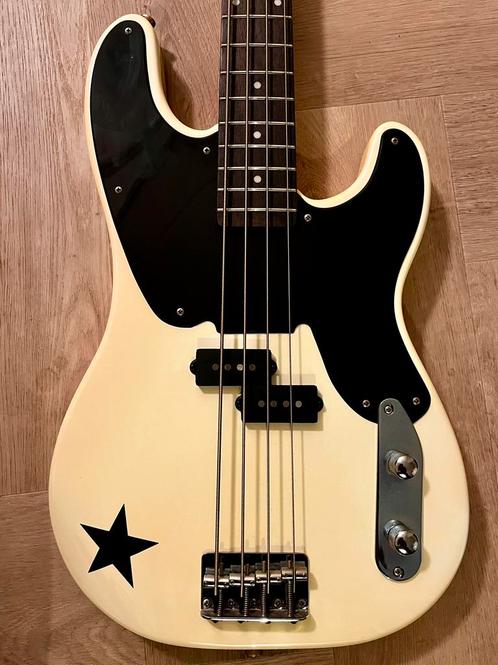 Squier ‘Mike Dirnt’ signature precision bass 2007, Muziek en Instrumenten, Snaarinstrumenten | Gitaren | Bas, Zo goed als nieuw