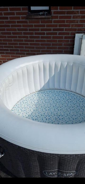 Lazyspa Jacuzzi - Gebruikt, Schoon & Opgeruimd beschikbaar voor biedingen