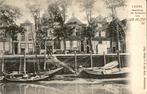 Veere Het Schotsche Huis + drooggevallen vissersschepen 1905