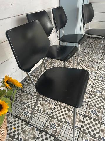 4 retro vintage stoelen TEAB beschikbaar voor biedingen