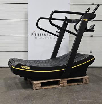 Technogym Skillmill 3/2022 Curved loopband in nieuwstaat beschikbaar voor biedingen