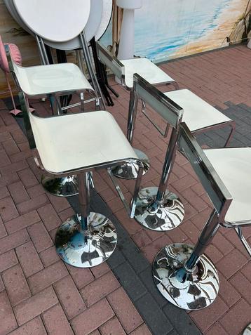 6 barkrukken beschikbaar voor biedingen