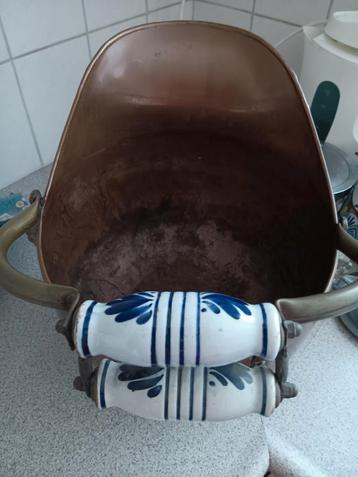 Koperen kolenemmer met Delfts blauwe handvatten beschikbaar voor biedingen