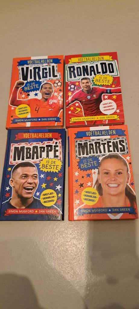 Voetbalhelden boeken - Virgil, Ronaldo, Mbappé, Martens -, Boeken, Sportboeken, Zo goed als nieuw, Balsport, Ophalen of Verzenden