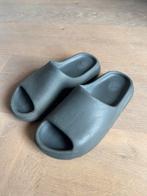 Slippers Adidas Yeezy US 8 (39), Slippers, Overige kleuren, Ophalen of Verzenden, Zo goed als nieuw