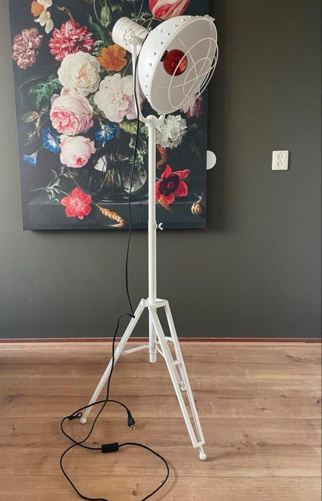Be Pure Spotlight industriële verstelbare lamp wit twv €159, Huis en Inrichting, Lampen | Vloerlampen, Zo goed als nieuw, 150 tot 200 cm