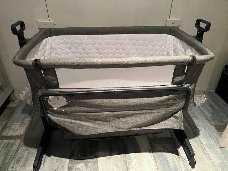 Co sleeper wieg merk chipolino close to me platinum, Kinderen en Baby's, Babywiegjes en Ledikanten, Zo goed als nieuw, Wieg, Ophalen of Verzenden